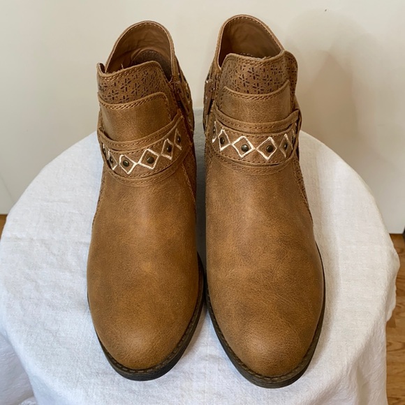 Sugar Shoes - NEW!!!   SUGAR ANKLE BOOTS!  Size 8M